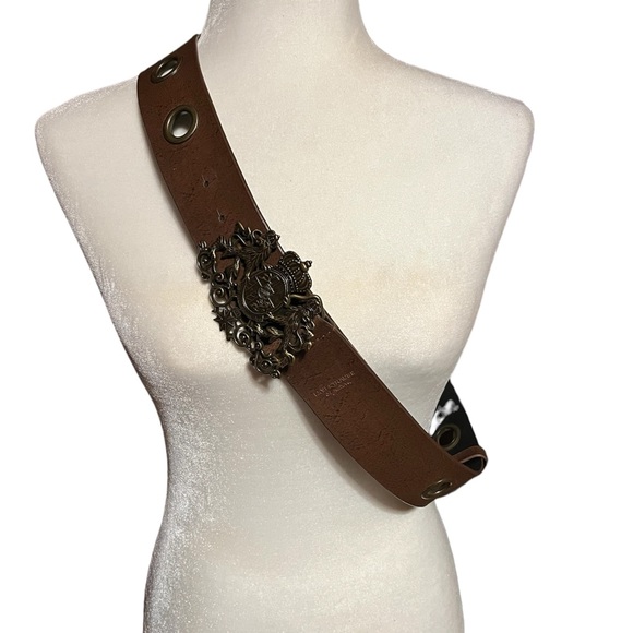 Rare Ladies Levi’s Strauss Belt w Coat Of Arms Buckle XL - Picture 1 of 7